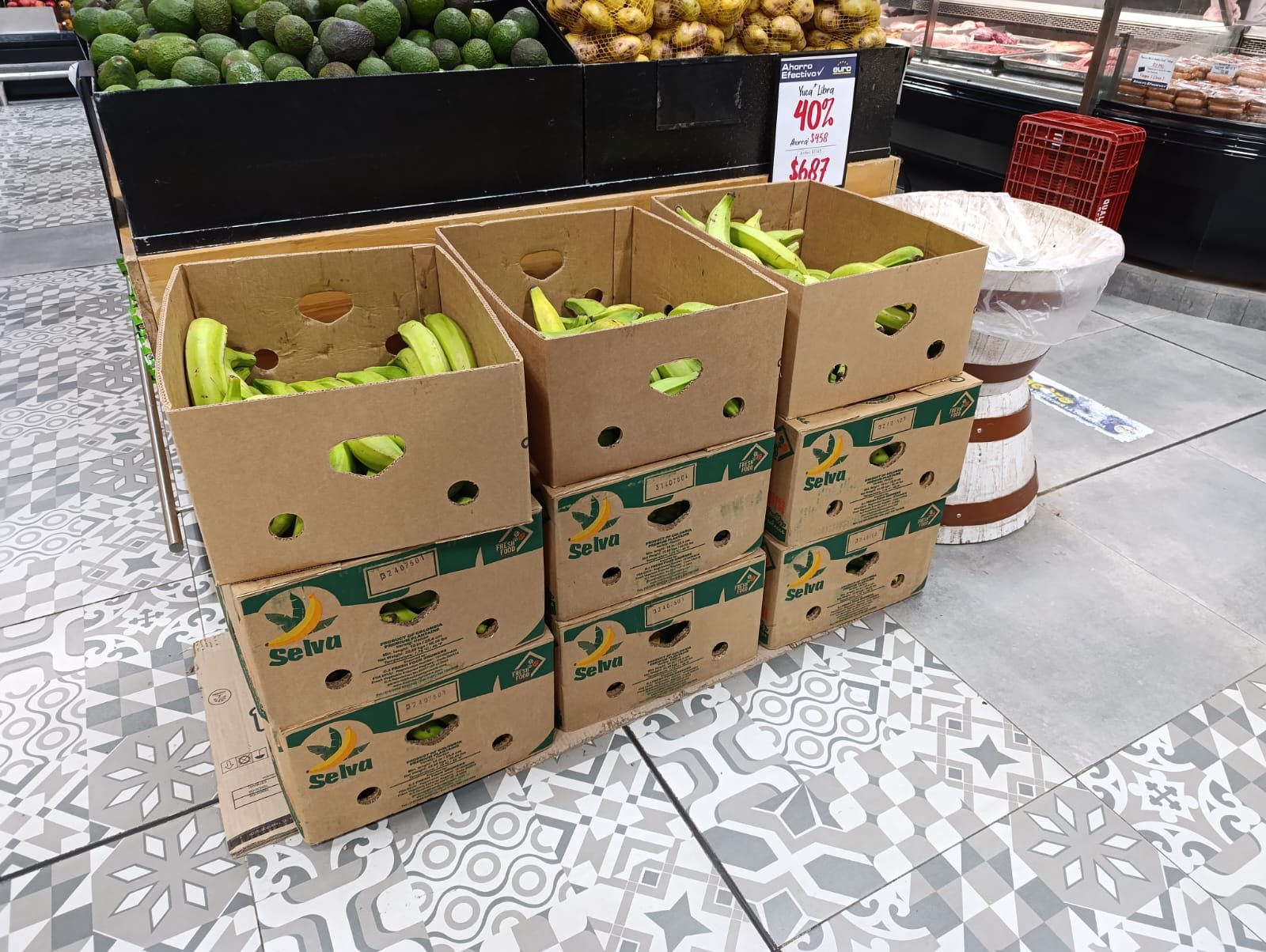 Cajas Selva exhibidas en un supermercado